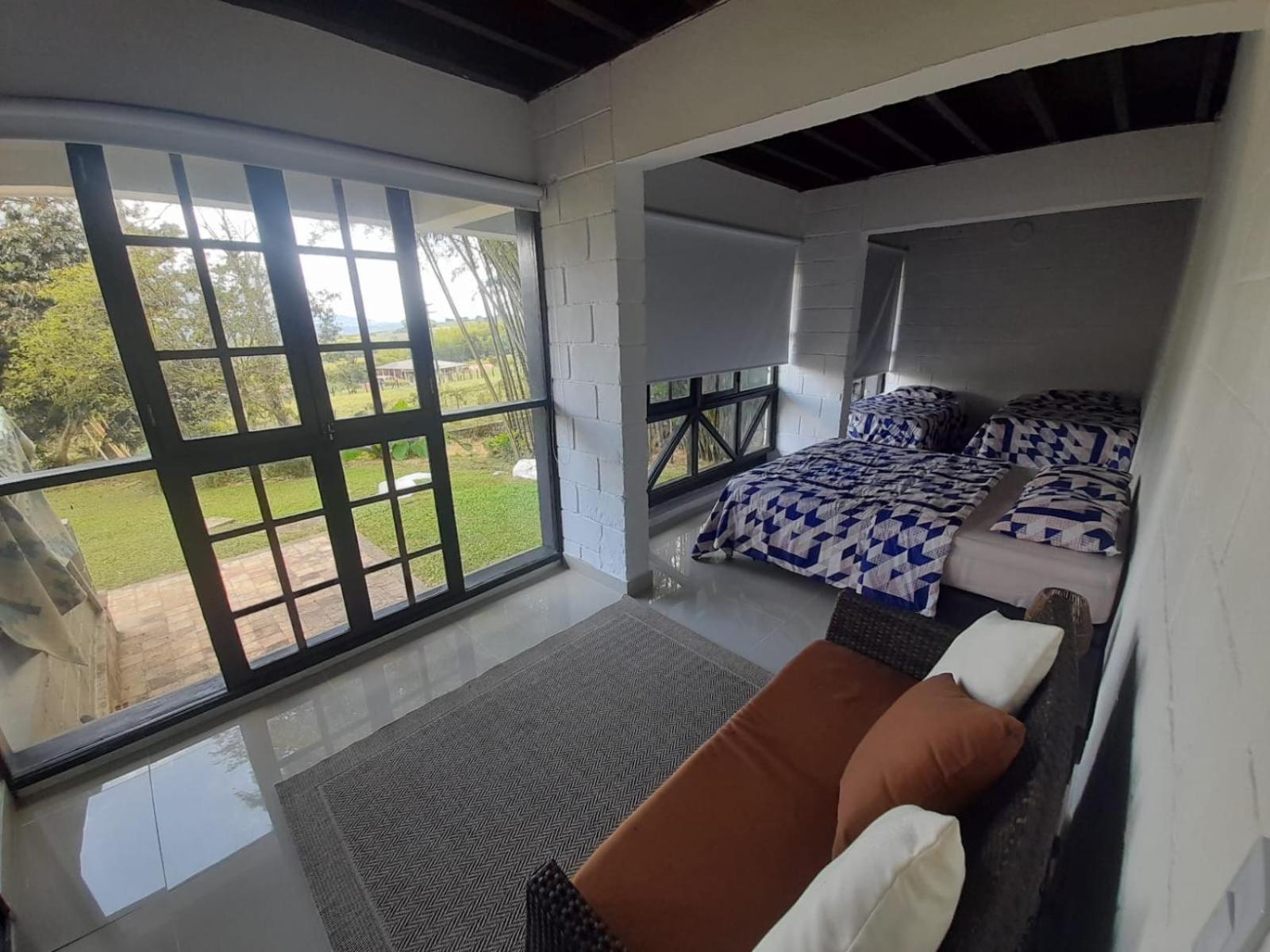 Hotel Maca Lago Calima Esterno foto