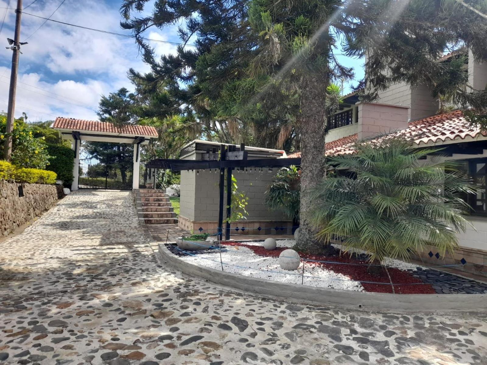 Hotel Maca Lago Calima Esterno foto