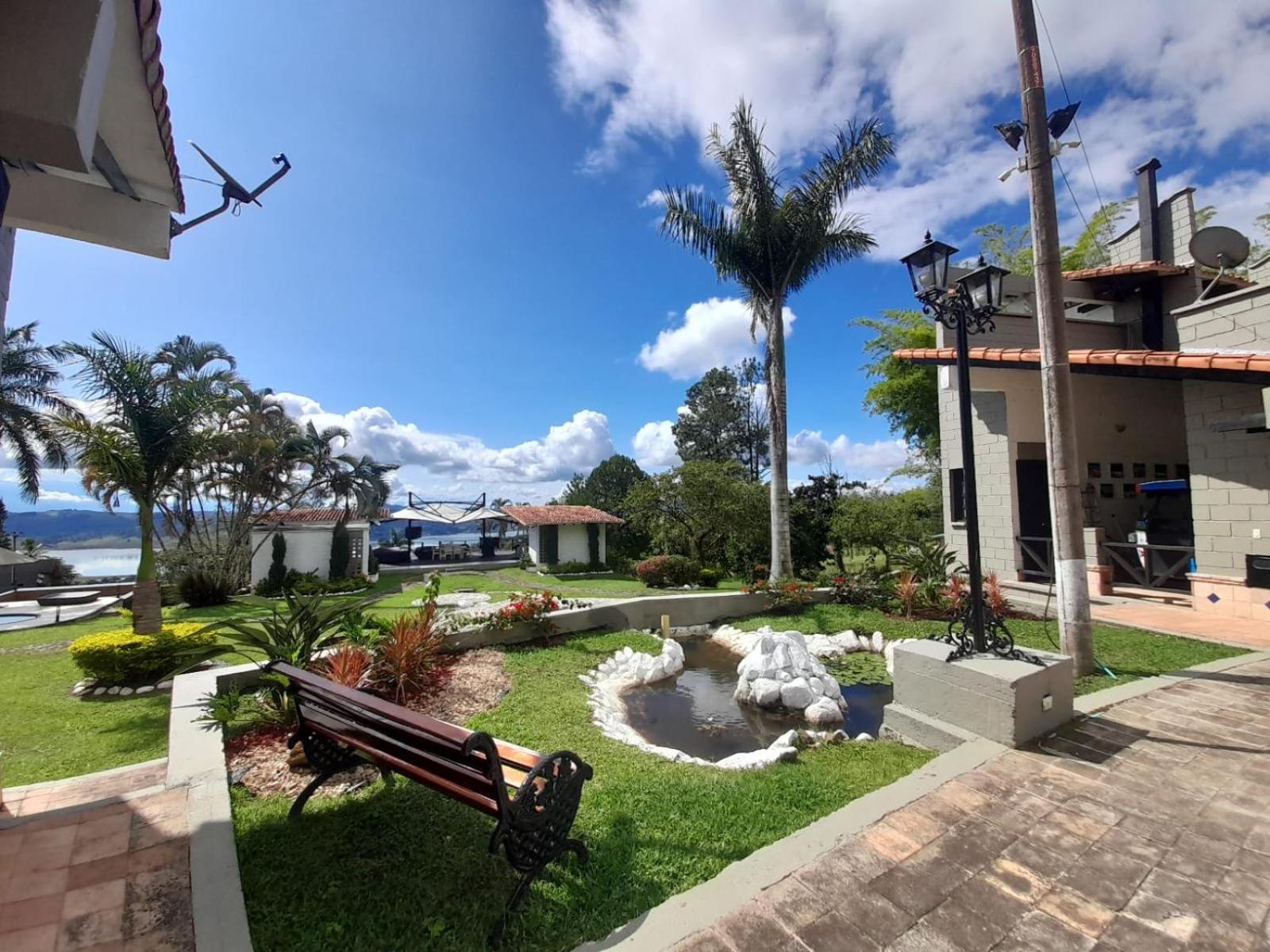 Hotel Maca Lago Calima Esterno foto