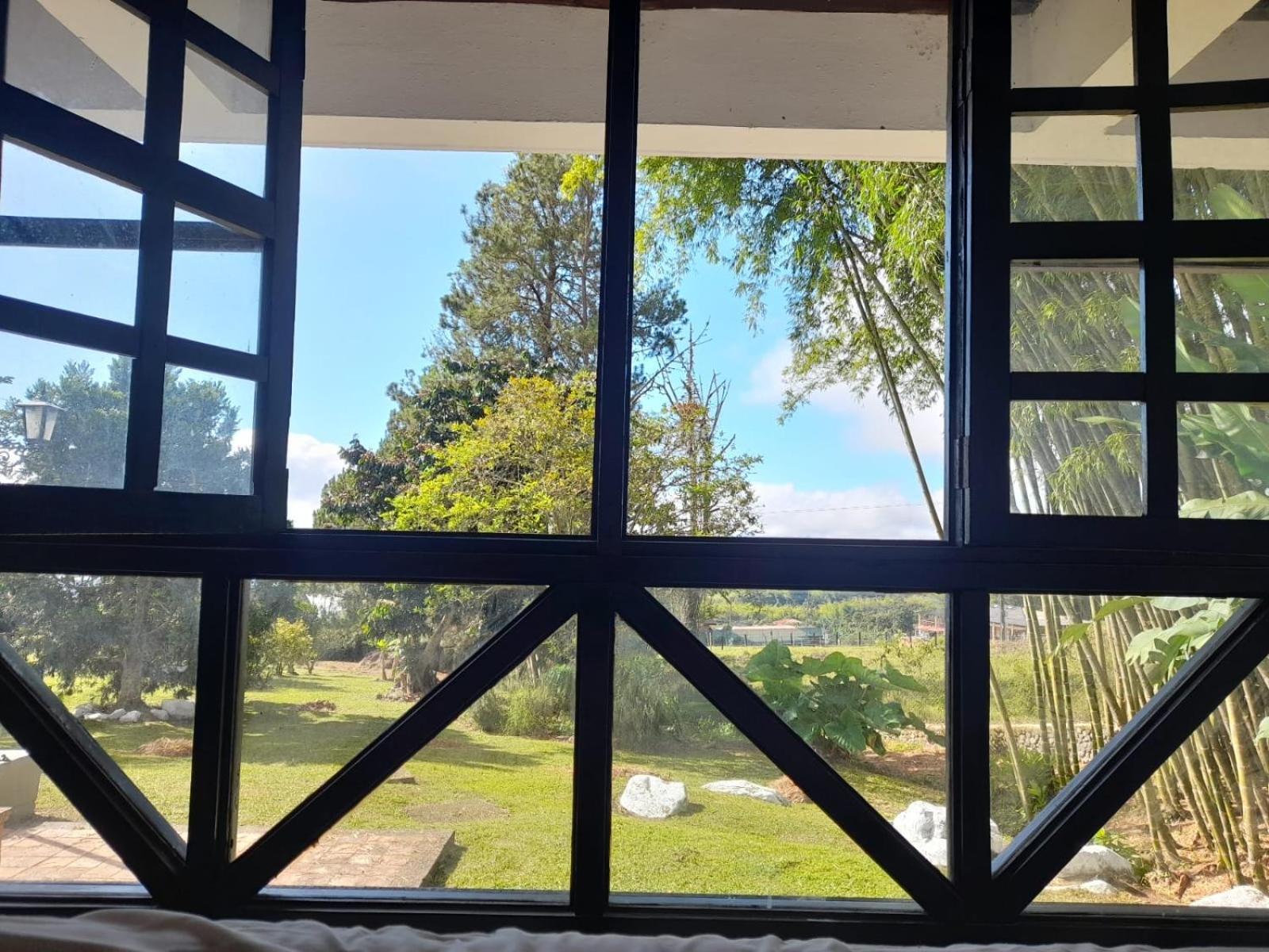 Hotel Maca Lago Calima Esterno foto